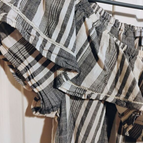 Marc New York Ruffled White and Blue Blouse - Picture 5 of 11